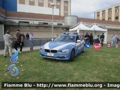 BMW 318 Touring F31 restyle
Polizia di Stato
Polizia Stradale
Con stemma celebrativo "70 Anni Polizia Stradale" 
Allestimento Marazzi
POLIZIA M0390
Parole chiave: jack puti