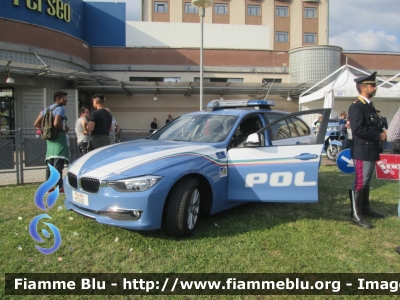 BMW 318 Touring F31 restyle
Polizia di Stato
Polizia Stradale
Con stemma celebrativo "70 Anni Polizia Stradale" 
Allestimento Marazzi
POLIZIA M0390
Parole chiave: BMW 318_Touring_F31_restyle POLIZIAM0390