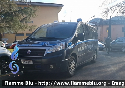 Fiat Scudo IV serie
Polizia Penitenziaria
Veicolo per Traduzione Detenuti
POLIZIA PENITENZIARIA 835 AF
Con logo celebrativo dei 200 anni del corpo
Parole chiave: Fiat Scudo_IVserie PoliziaPenitenziaria835AF