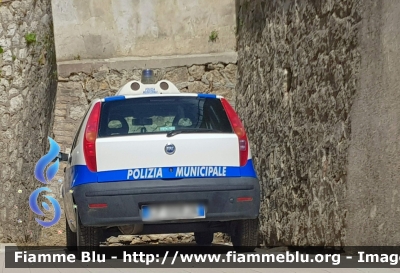 Fiat Punto III serie
Polizia Municipale
Comune di Borgo Velino (RI)
Parole chiave: Fiat Punto III serie