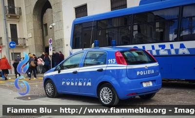 Fiat Grande Punto
Polizia di Stato
POLIZIA H0119
Parole chiave: Fiat Grande_Punto POLIZIAH0119