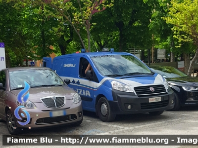 Fiat Scudo IV serie
Polizia di Stato
Unità Cinofile
allestito Elevox
POLIZIA M3203
Parole chiave: Fiat Scudo_IVserie POLIZIAM3203