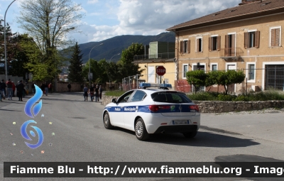 Alfa Romeo Nuova Giulietta restyle
Polizia Municipale 
Comune di L'Aquila
POLIZIA LOCALE YA 247 AN
Parole chiave: Alfa-Romeo Nuova_Giulietta_restyle POLIZIALOCALEYA247AN