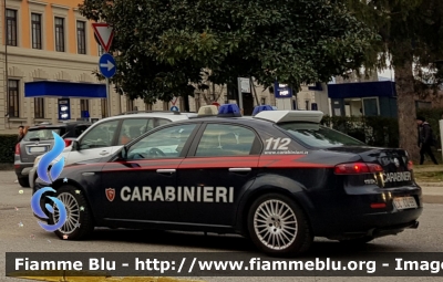 Alfa Romeo 159
Carabinieri
Nucleo Operativo Radiomobile
CC CQ 991
Parole chiave: Alfa_Romeo 159 Carabinieri CCCQ991