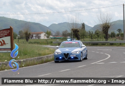 Alfa Romeo Nuova Giulia Q4
Polizia di Stato
Polizia Stradale
POLIZIA M2700
in scorta al Giro d'Italia
Vettura "1"
Parole chiave: Alfa-Romeo Nuova_Giulia_Q4 POLIZIAM2700