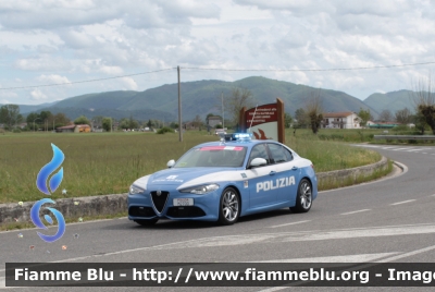 Alfa Romeo Nuova Giulia Q4
Polizia di Stato
Polizia Stradale
POLIZIA M2700
in scorta al Giro d'Italia
Vettura "1"
Parole chiave: Alfa-Romeo Nuova_Giulia_Q4 POLIZIAM2700