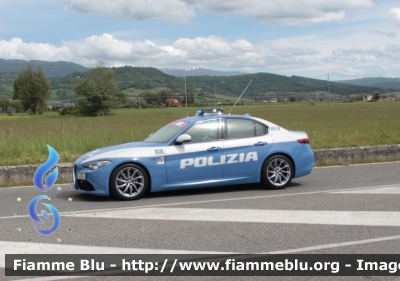 Alfa Romeo Nuova Giulia Q4
Polizia di Stato
Polizia Stradale
POLIZIA M2700
in scorta al Giro d'Italia
Vettura "1"
Parole chiave: Alfa-Romeo Nuova_Giulia_Q4 POLIZIAM2700