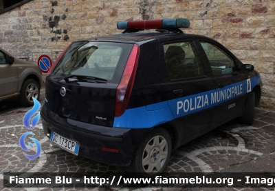 Fiat Punto III serie
Polizia Municipale Cascia (PG)
Allestita Ciabilli
Parole chiave: Fiat Punto III_serie