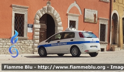 Fiat Grande Punto
Polizia Municipale
Comune di Leonessa (RI)
Parole chiave: Fiat Grande_Punto