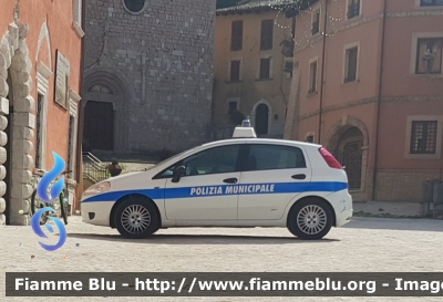 Fiat Grande Punto
Polizia Municipale
Comune di Leonessa (RI)
Parole chiave: Fiat Grande_Punto