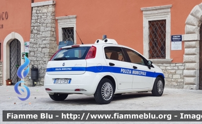 Fiat Grande Punto
Polizia Municipale
Comune di Leonessa (RI)
Parole chiave: Fiat Grande_Punto