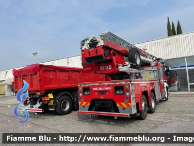 Iveco S-Way AT260S42
Vigili del Fuoco
Autoscala M42L da 42 metri allestimento Magirus
Parole chiave: Iveco S-Way_AT260S42