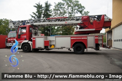 Iveco EuroFire 150E28 II serie
Vigili del Fuoco
Comando Provinciale di Modena
AutoScala da 30 metri allestimento Iveco-Magirus
VF 22939
Parole chiave: Iveco EuroFire_150E28_IIserie VF22939