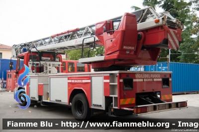 Iveco EuroFire 150E28 II serie
Vigili del Fuoco
Comando Provinciale di Modena
AutoScala da 30 metri allestimento Iveco-Magirus
VF 22939
Parole chiave: Iveco EuroFire_150E28_IIserie VF22939