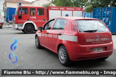 Fiat Grande Punto
Vigili del Fuoco
Comando Provinciale di Modena
Veicoli acquistati con fondi post sisma 2012
VF 26915
Parole chiave: Fiat Grande_Punto VF26915