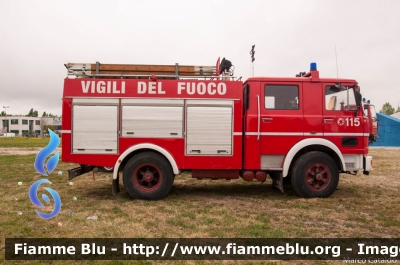 Iveco 160
Vigili del Fuoco
Comndo Provinciale di Ferrara
Distaccamento Volontario di Copparo
AutoPompaSerbatoio allestimento Baribbi
VF 11802
Parole chiave: Iveco 160 VF11802