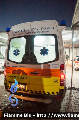 Mercedes Benz Sprinter III serie
Misericordia di Taranto
Sezione di Talsano

# si ringrazia per la cortesia e la disponibilità #
Parole chiave: Mercedes-Benz Sprinter_IIIserie Ambulanza