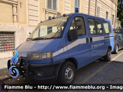 Fiat Ducato II serie
Polizia di Stato
I Reparto Mobile di Roma
POLIZIA D5599
Parole chiave: Fiat Ducato_IIserie POLIZIAD5599