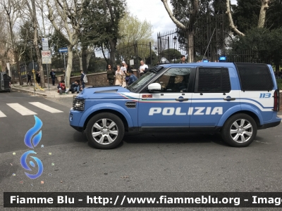 Land-Rover Discovery 4
Polizia di Stato
Reparto Mobile
allestimento Marazzi
decorazione grafica Artlantis
POLIZIA M1298
Parole chiave: Land-Rover Discovery4 POLIZIAM1298