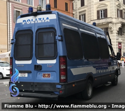 Iveco Daily IV serie
Polizia di Stato 
Reparto Mobile
POLIZIA F8238

Parole chiave: Iveco Daily_IVserie POLIZIAF8238