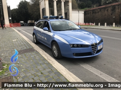 Alfa-Romeo 159 Sportwagon Q4
Polizia di Stato
Polizia Stradale
POLIZIA H0596
Parole chiave: Alfa-Romeo 159_Sportwagon_Q4 POLIZIAH0596