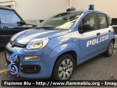 Fiat Nuova Panda II serie
Polizia di Stato
Allestito Nuova Carrozzeria Torinese
Decorazione Grafica Artlantis
POLIZIA H9803
Parole chiave: Fiat Nuova_Panda_IIserie POLIZIAH9803