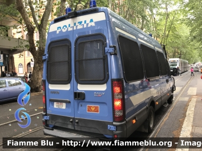 Iveco Daily IV serie
Polizia  di Stato 
Reparto Mobile
POLIZIA F8237


Parole chiave: Iveco Daily_IVserie POLIZIAF8237