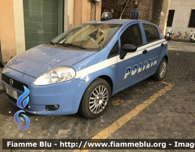 Fiat Grande Punto
Polizia di Stato
POLIZIA H6663
Parole chiave: Fiat Grande_Punto POLIZIAH6663