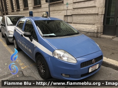 Fiat Grande Punto
Polizia di Stato
POLIZIA H0332
Parole chiave: Fiat Grande_Punto POLIZIAH0332