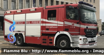 Mercedes-Benz Actros 1841 II serie
Vigili del Fuoco
Comando Provinciale di Roma
AutoPompaSerbatoio allestimento Bai
VF 23311
Parole chiave: Mercedes-Benz Actros_1841_IIserien VF23311