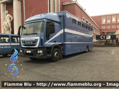 Iveco EuroCargo 160E28 III serie
Polizia di Stato
Reparto a cavallo
POLIZIA F9983
Parole chiave: Iveco EuroCargo_160E28_IIIserie PoliziaF9983