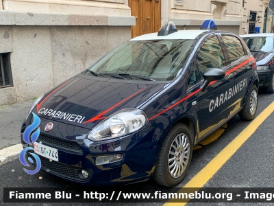 Fiat Punto VI serie
Carabinieri
Comando Carabinieri Banca d'Italia
CC DT 744
Parole chiave: Fiat / Punto_VIserie / CCDT744