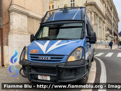 Iveco Daily IV serie
Polizia di Stato
I Reparto Mobile Roma
Allestito Sperotto
Decorazione Grafica Artlantis
POLIZIA F8242
Parole chiave: Iveco Daily_IVserie POLIZIAF8242