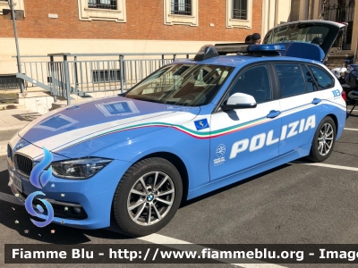 Bmw 318 Touring F31 III restyle
Polizia di Stato
Polizia Stradale in servizio sulla A24 "Strada dei Parchi"
Allestimento Focaccia
Decorazione Grafica Artlantis
POLIZIA M3492
Parole chiave: Bmw 318_Touring_F31_IIIrestyle POLIZIAM3492