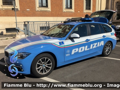 Bmw 318 Touring F31 III restyle
Polizia di Stato
Polizia Stradale in servizio sulla A24 "Strada dei Parchi"
Allestimento Focaccia
Decorazione Grafica Artlantis
POLIZIA M3492
Parole chiave: Bmw 318_Touring_F31_IIIrestyle POLIZIAM3492