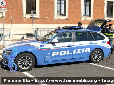 Bmw 318 Touring F31 III restyle
Polizia di Stato
Polizia Stradale in servizio sulla A24 "Strada dei Parchi"
Allestimento Focaccia
Decorazione Grafica Artlantis
POLIZIA M3492
Parole chiave: Bmw 318 Touring F31 III restyle