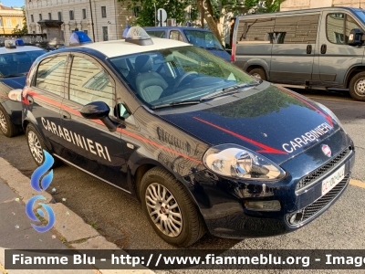 Fiat Punto VI serie
Carabinieri
Reparto Carabinieri presso il Quirinale
Allestimento NCT Nuova Carrozzeria Torinese
Decorazione Grafica Artlantis
CC DQ 044
Parole chiave: Fiat Punto_VIserie CCDQ044