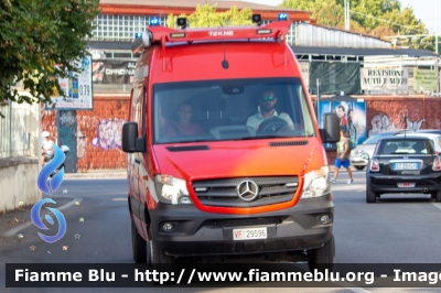 Mercedes-Benz Sprinter 4x4 III serie restyle
Vigili del Fuoco
Comando Provinciale di Roma
Nucleo Soccorso Subacqueo Acquatico
Allestimento Tekne
VF 29596
Parole chiave: Mercedes-Benz Sprinter_4x4_IIIserie_restyle VF29596