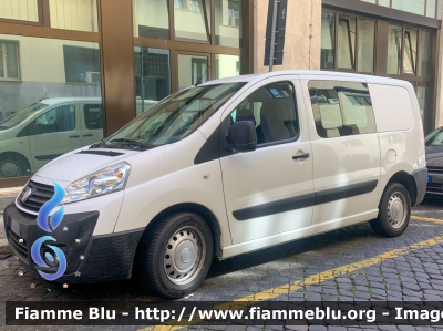 Fiat Scudo IV serie
Carabinieri
Comando Carabinieri Unità per la tutela Forestale, Ambientale e Agroalimentare
Servizio Cites
Trasporto Animali Vivi
Parole chiave: Fiat / / / Scudo_IVserie