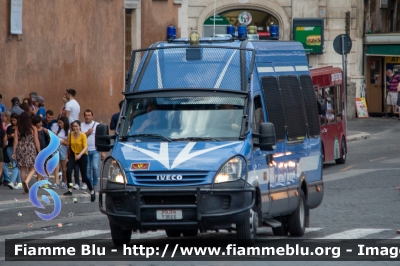 Iveco Daily IV serie
Polizia di Stato
Reparto Mobile
Allestito Sperotto
Decorazione Grafica Artlantis
POLIZIA F9666
Parole chiave: Iveco Daily_IVserie POLIZIAF9666