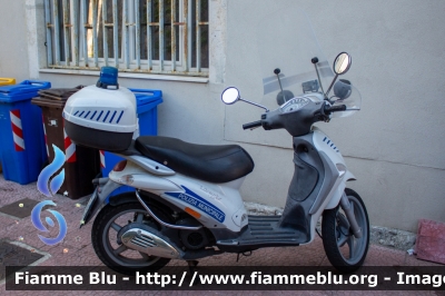 Piaggio Liberty
Polizia Municipale
Comune di Letojanni (ME)
Parole chiave: Piaggio Liberty