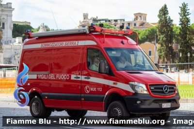 Mercedes Benz Sprinter 4x4 III serie restyle
Vigili del Fuoco
Comando Provinciale di Roma
Nucleo Soccorso Subacqueo Acquatico
Nucleo Sommozzatori
Allestimento Tekne
VF 29596
Parole chiave: Mercedes-Benz / Sprinter_4x4_IIIserie_restyle / VF29596