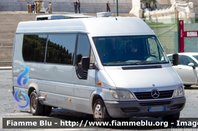 Mercedes-Benz Sprinter II serie
Carabinieri
Reggimento Corazzieri
allestimento tomassini
Parole chiave: Mercedes-Benz Sprinter_IIserie