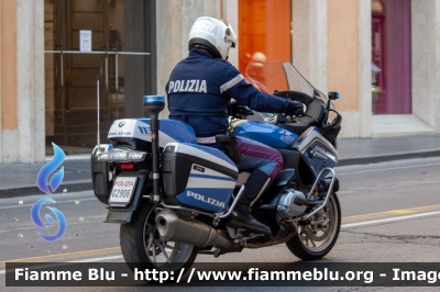 BMW R1200RT II serie
Polizia di Stato
Polizia Stradale
POLIZIA G2906
Parole chiave: BMW / R1200RT_IIserie / POLIZIAG2906