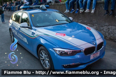 Bmw 318 Touring F31 restyle
Polizia di Stato
Polizia Stradale
Allestimento Marazzi
Decorazione grafica Artlantis
POLIZIA M3519
Mille Miglia 2019

Parole chiave: Bmw 318_Touring_F31restyle POLIZIAM3519