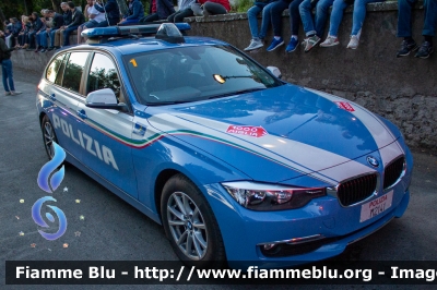 Bmw 318 Touring F31 restyle
Polizia di Stato
Polizia Stradale
Allestimento Marazzi
Decorazione grafica Artlantis
POLIZIA M0306
1000 miglia 2019

Parole chiave: Bmw 318_Touring_F31_restyle POLIZIAM0306 1000_miglia_2019