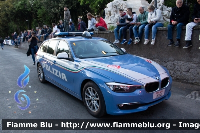 Bmw 318 Touring F31 restyle
Polizia di Stato
Polizia Stradale
Allestimento Marazzi
Decorazione grafica Artlantis
POLIZIA M0306
1000 miglia 2019
Parole chiave: Bmw 318_Touring_F31_restyle POLIZIAM0306 1000_miglia_2019