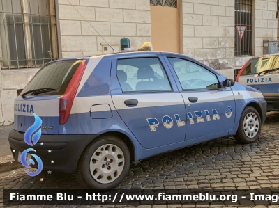 Fiat Punto II serie
Polizia di Stato
POLIZIA E9565
Parole chiave: Fiat Punto_IIserie POLIZIAE9565