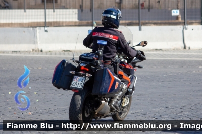 Aprilia Caponord 1200 III serie
Carabinieri
Nucleo Operativo Radiomobile
CC A4813
Parole chiave: Aprilia / Caponord_1200_IIIserie / CCA4813