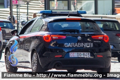 Alfa Romeo Nuova Giulietta restyle
Carabinieri
Pattuglia Mobile di Zona
Allestita NCT Nuova Carrozzeria Torinese
Decorazione Grafica Artlantis
CC DQ 843
Parole chiave: Alfa-Romeo / Nuova_Giulietta_restyle / CCDQ843